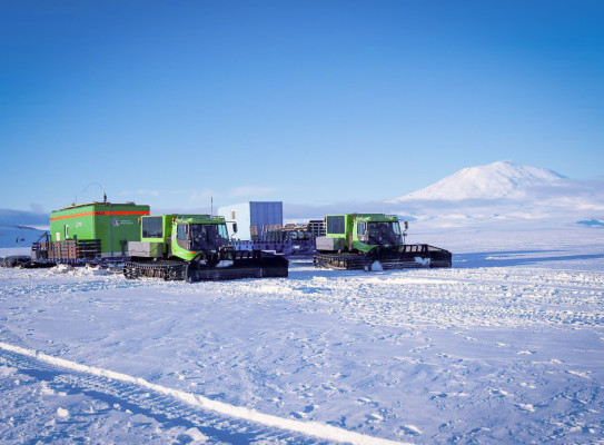 2024 Traverse departs credit Antarctica New Zealand