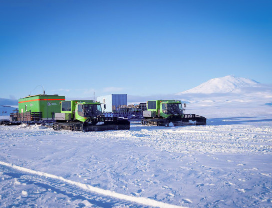 2024 Traverse departs credit Antarctica New Zealand