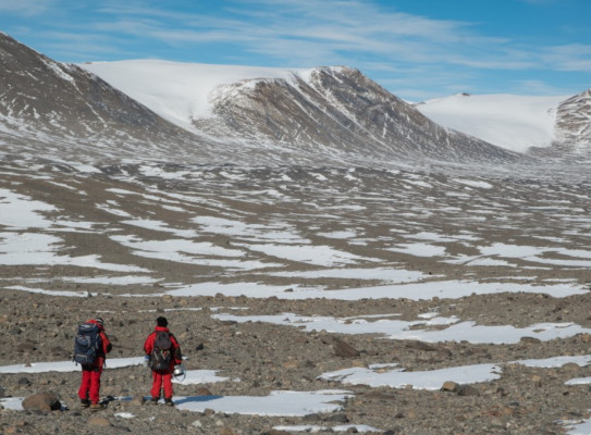 GNS scientists help explore carbon secrets of Antarctica’s Dry Valleys ...