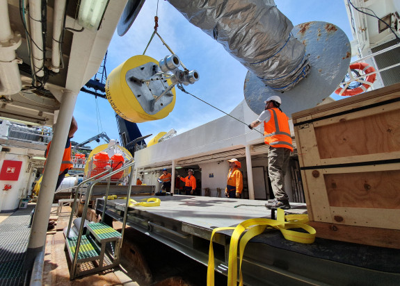 A DART buoy for detecting tsunami in the deep ocean being deployed from NIWAs RV Tangaroa. Credit Sarah Searson NIWA