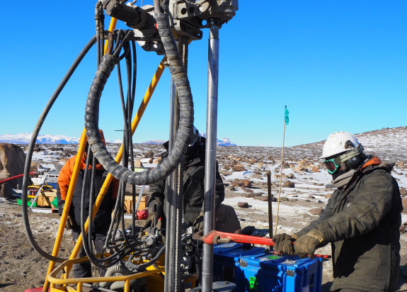 Drilling rock core Friis Hills 2016 photo Richard Levy